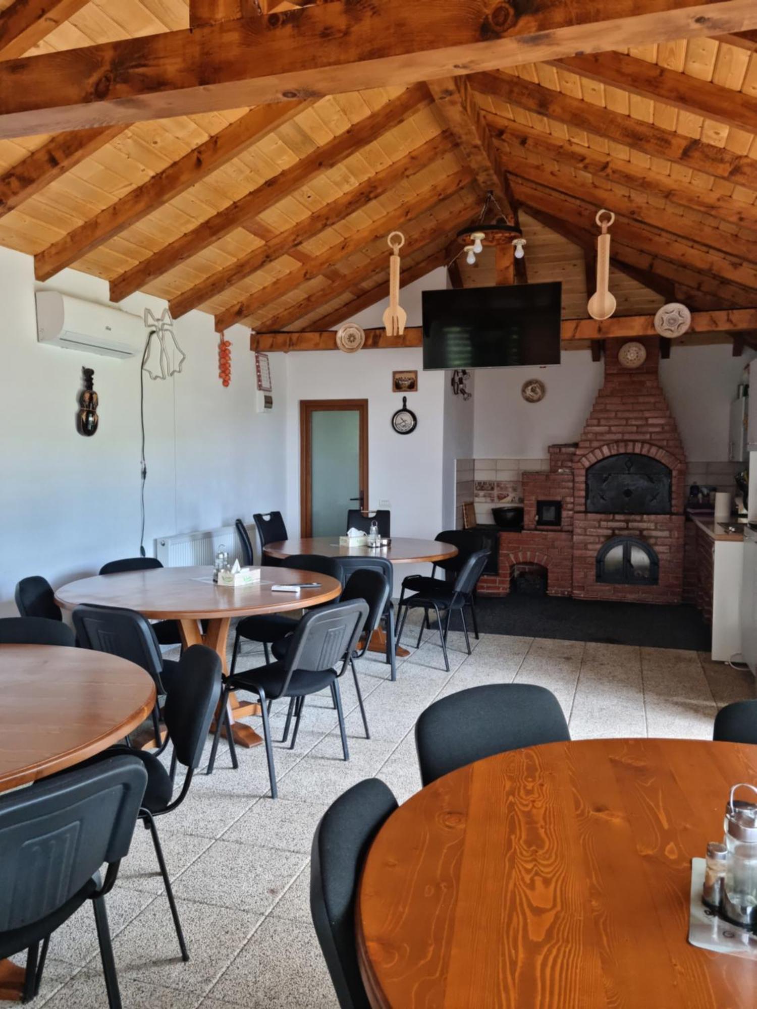 Ferienwohnung La Maria Si Ioana Curtea de Argeş Exterior foto
